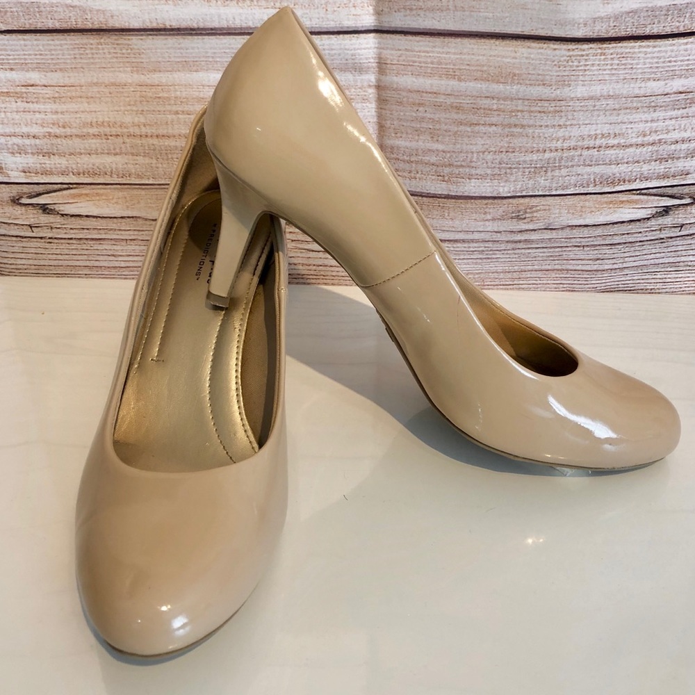 Nude Patent Leather Pumps! Size 9.5W